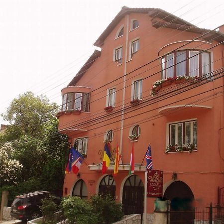 Villa-Hotel Escala คลูจ-นาโปกา ภายนอก รูปภาพ