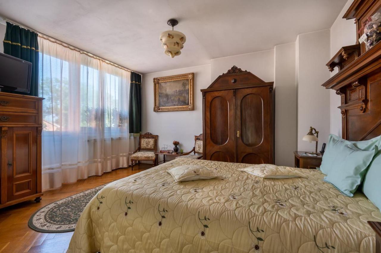 Villa-Hotel Escala คลูจ-นาโปกา ภายนอก รูปภาพ