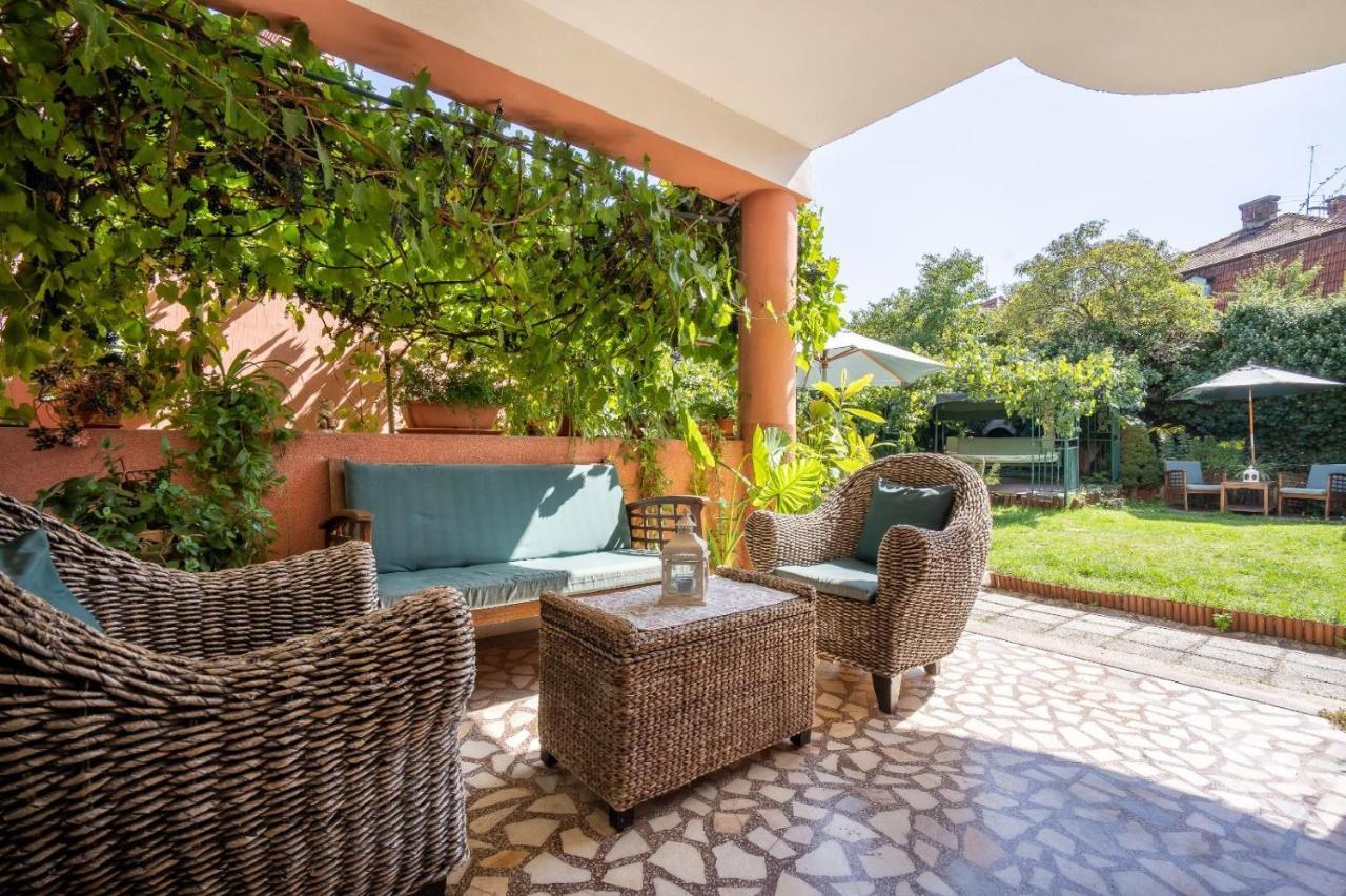 Villa-Hotel Escala คลูจ-นาโปกา ภายนอก รูปภาพ