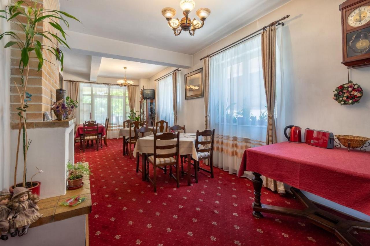 Villa-Hotel Escala คลูจ-นาโปกา ภายนอก รูปภาพ
