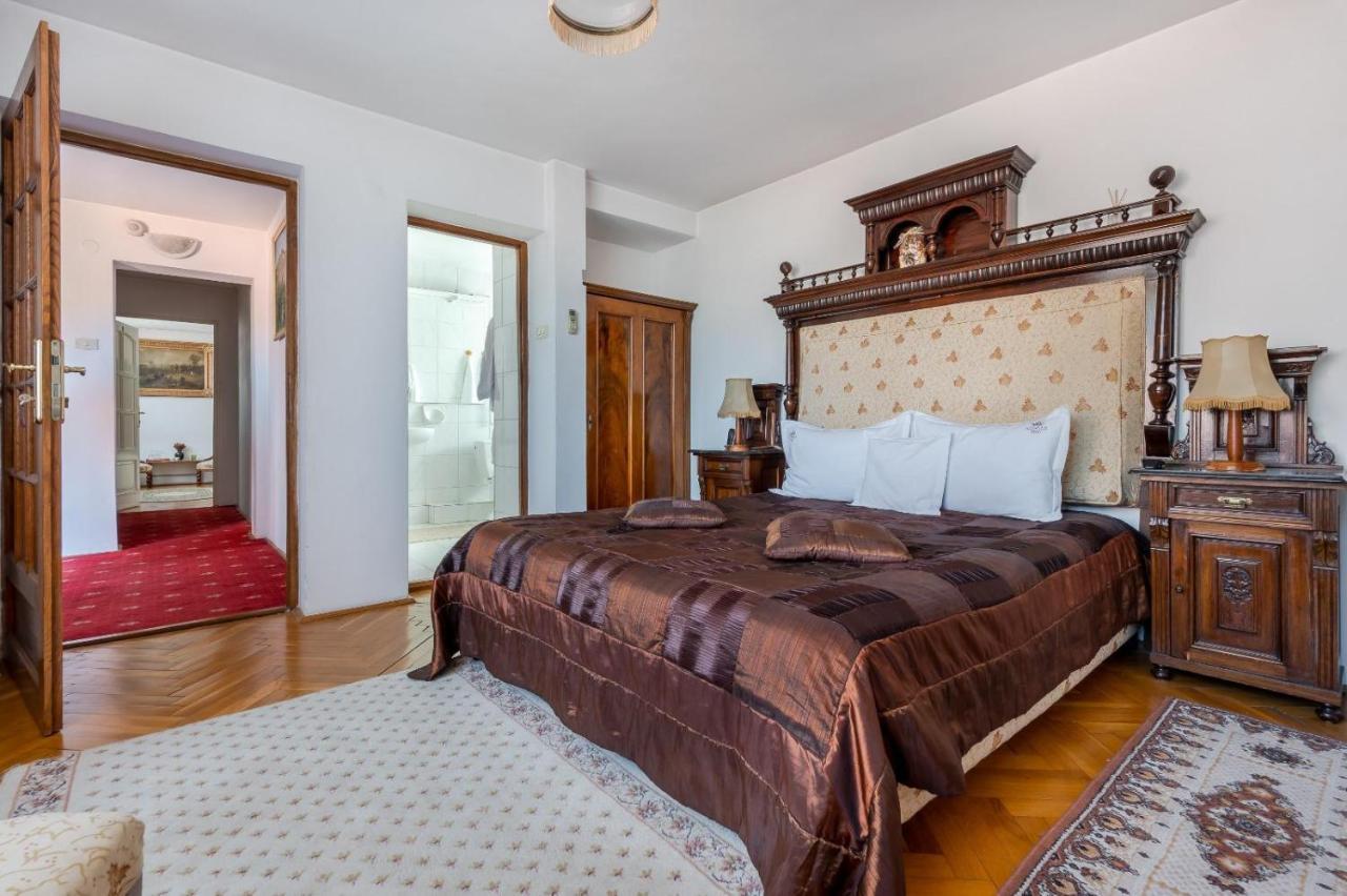 Villa-Hotel Escala คลูจ-นาโปกา ภายนอก รูปภาพ