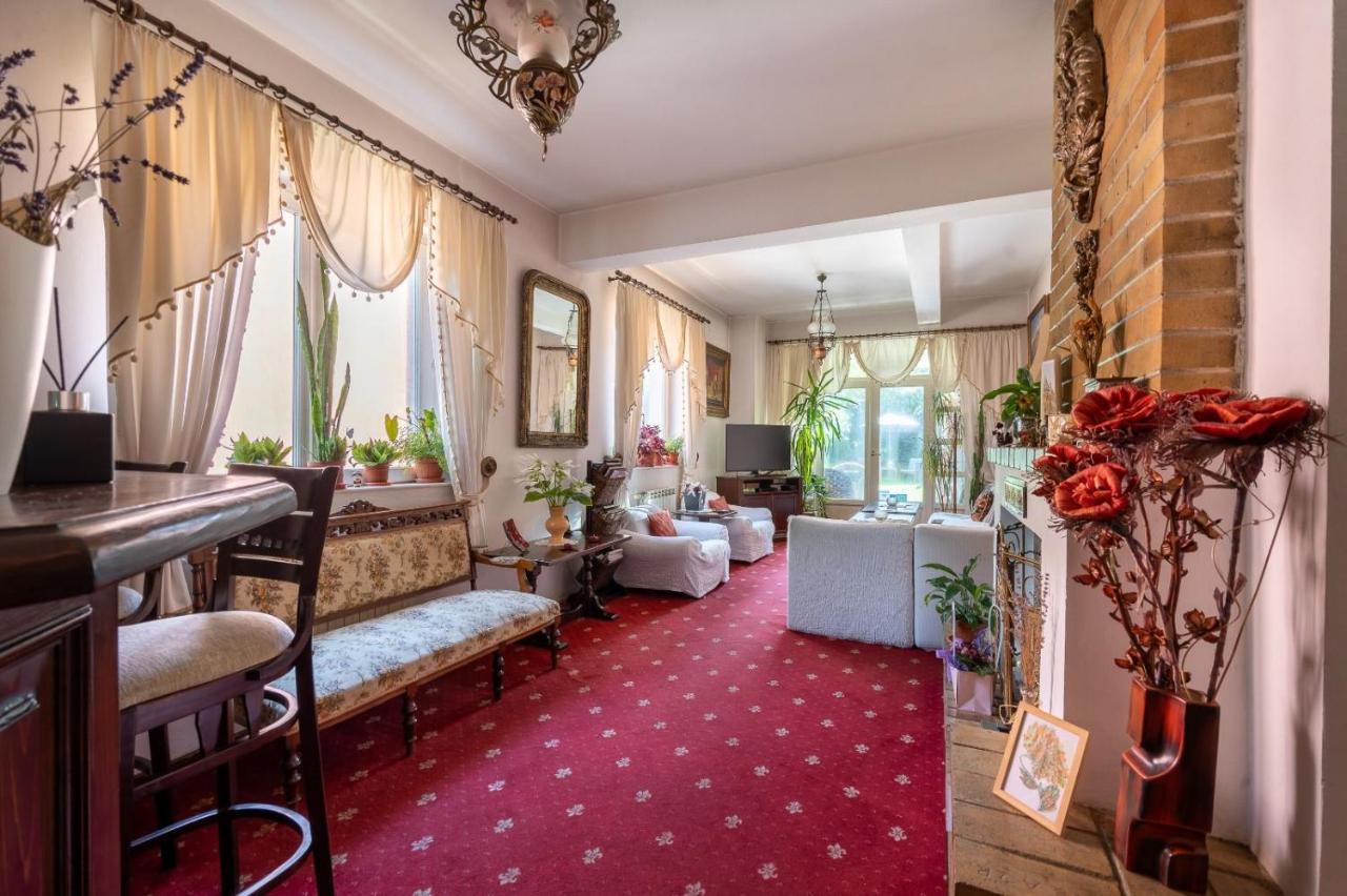 Villa-Hotel Escala คลูจ-นาโปกา ภายนอก รูปภาพ