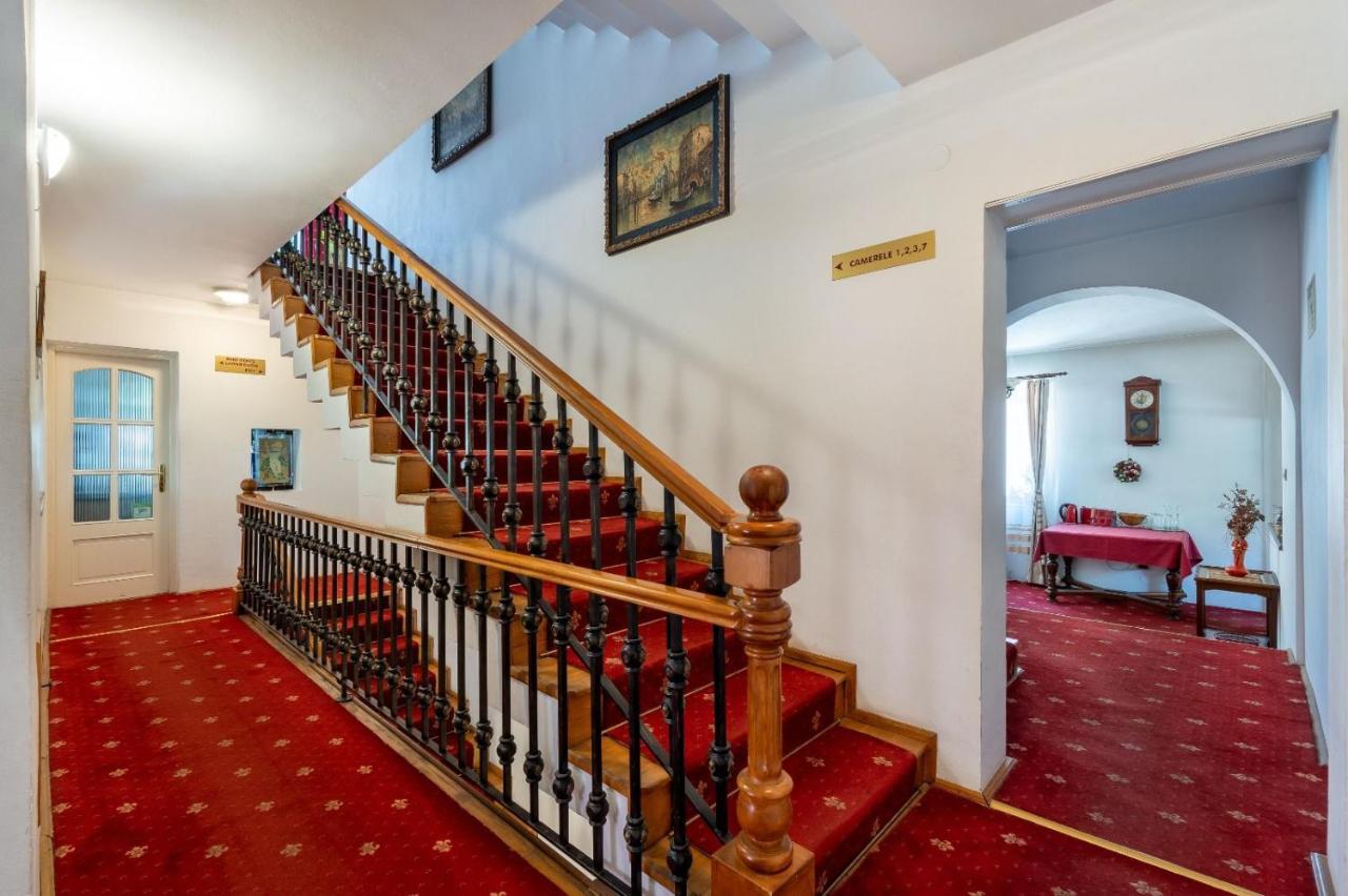 Villa-Hotel Escala คลูจ-นาโปกา ภายนอก รูปภาพ