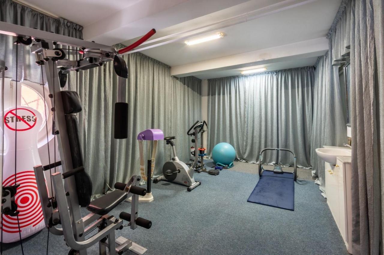 Villa-Hotel Escala คลูจ-นาโปกา ภายนอก รูปภาพ