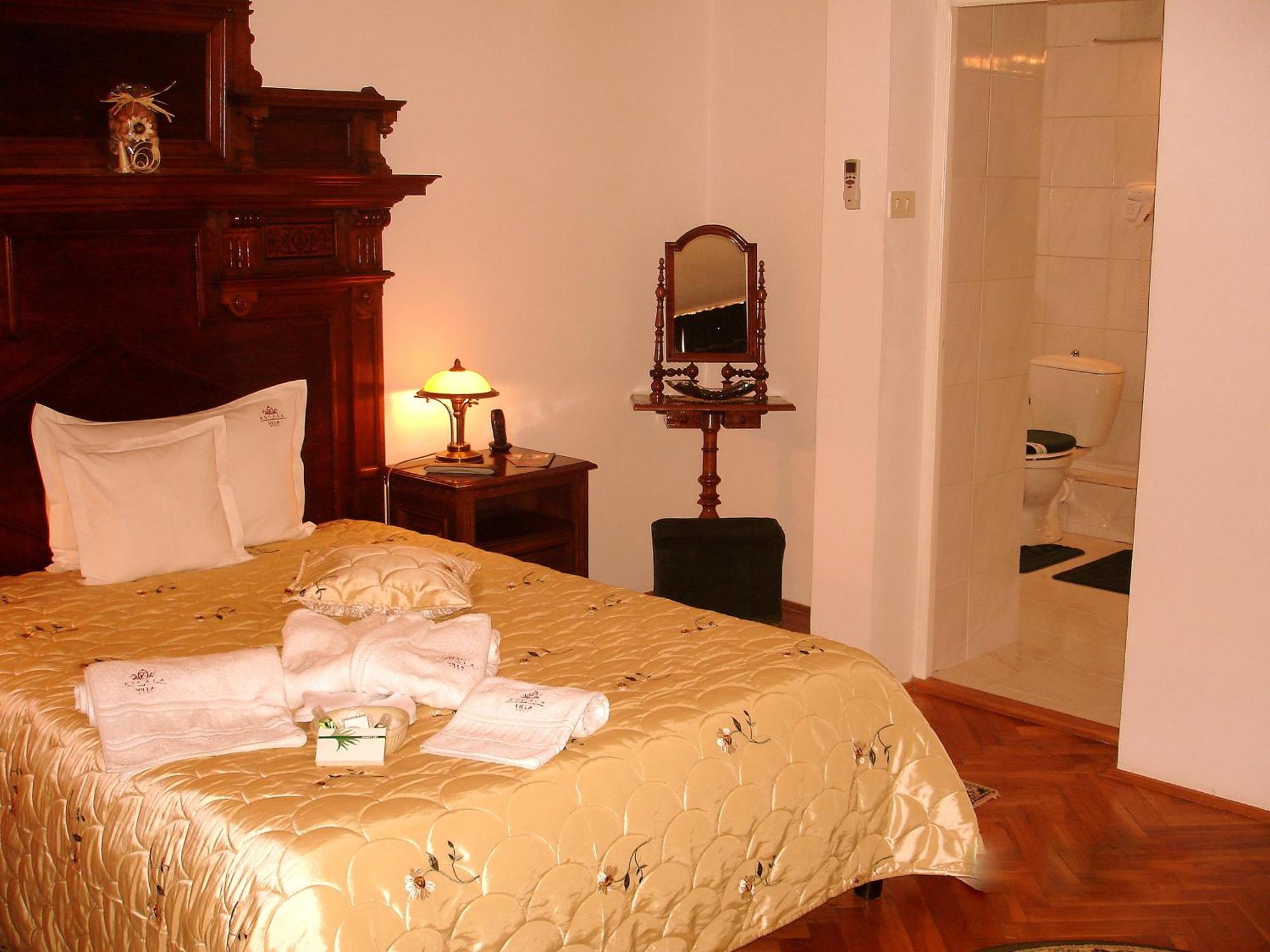 Villa-Hotel Escala คลูจ-นาโปกา ภายนอก รูปภาพ