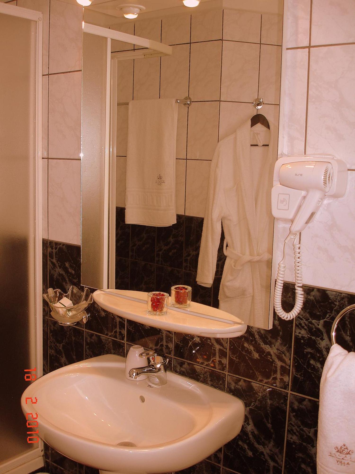 Villa-Hotel Escala คลูจ-นาโปกา ภายนอก รูปภาพ