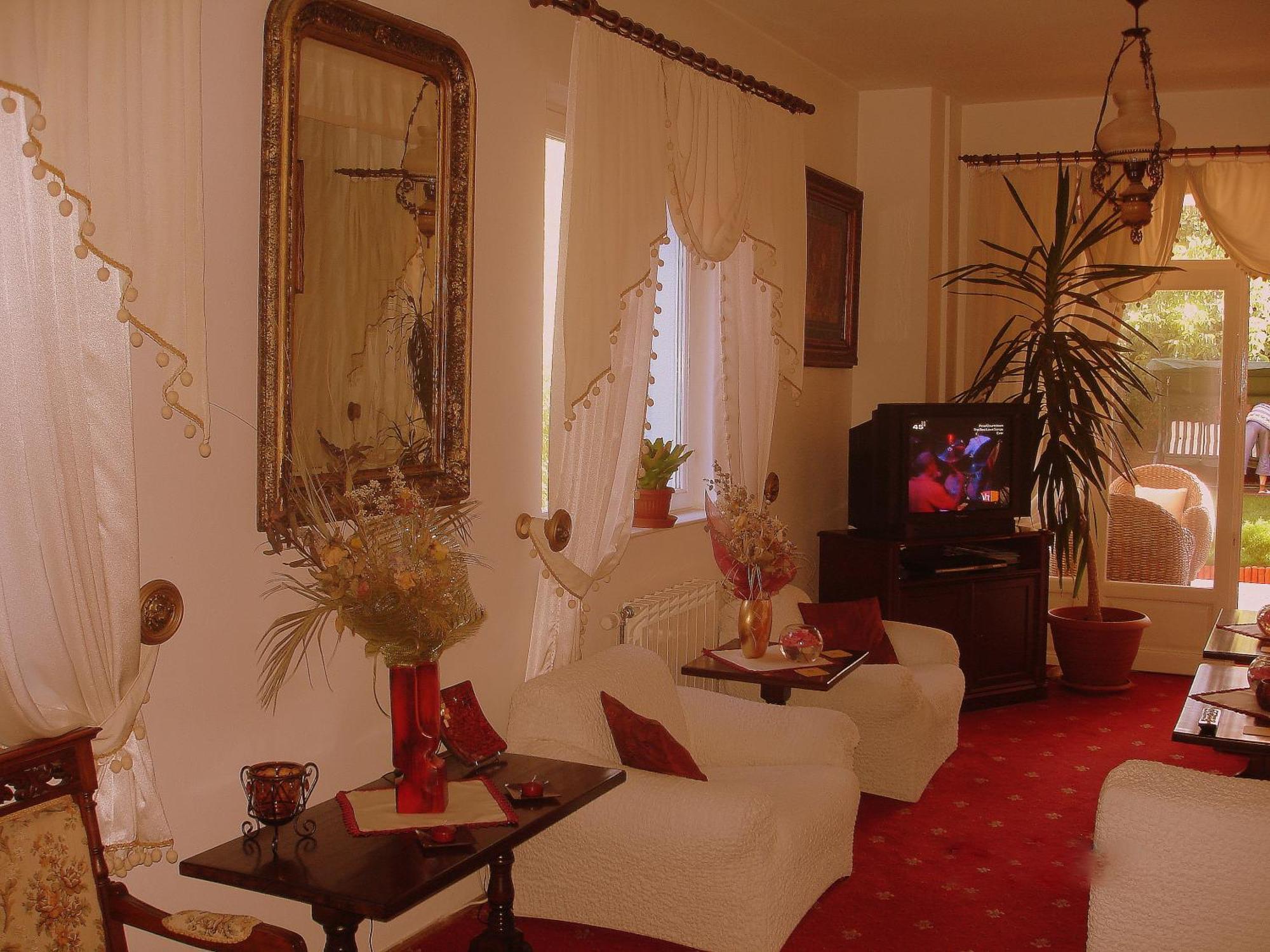 Villa-Hotel Escala คลูจ-นาโปกา ภายนอก รูปภาพ