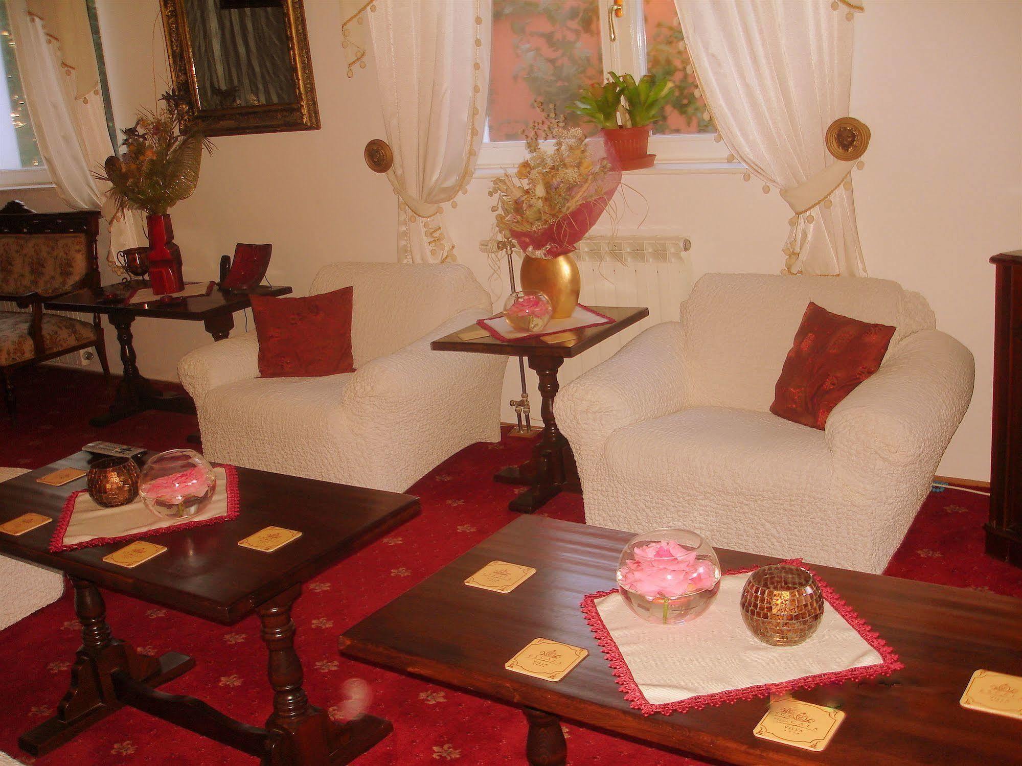 Villa-Hotel Escala คลูจ-นาโปกา ภายนอก รูปภาพ