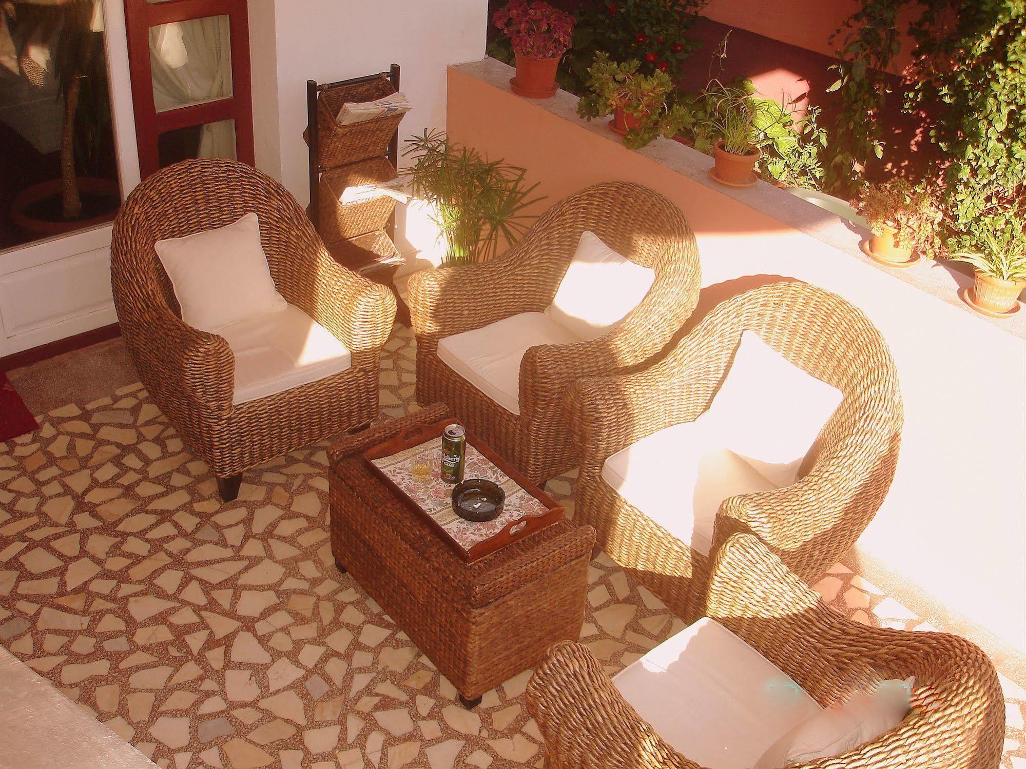 Villa-Hotel Escala คลูจ-นาโปกา ภายนอก รูปภาพ
